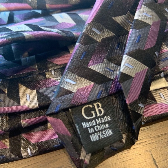 Set of Two Geoffrey Beene Geometric Pattern 100% Silk Men's Ties - Picture 6 of 7